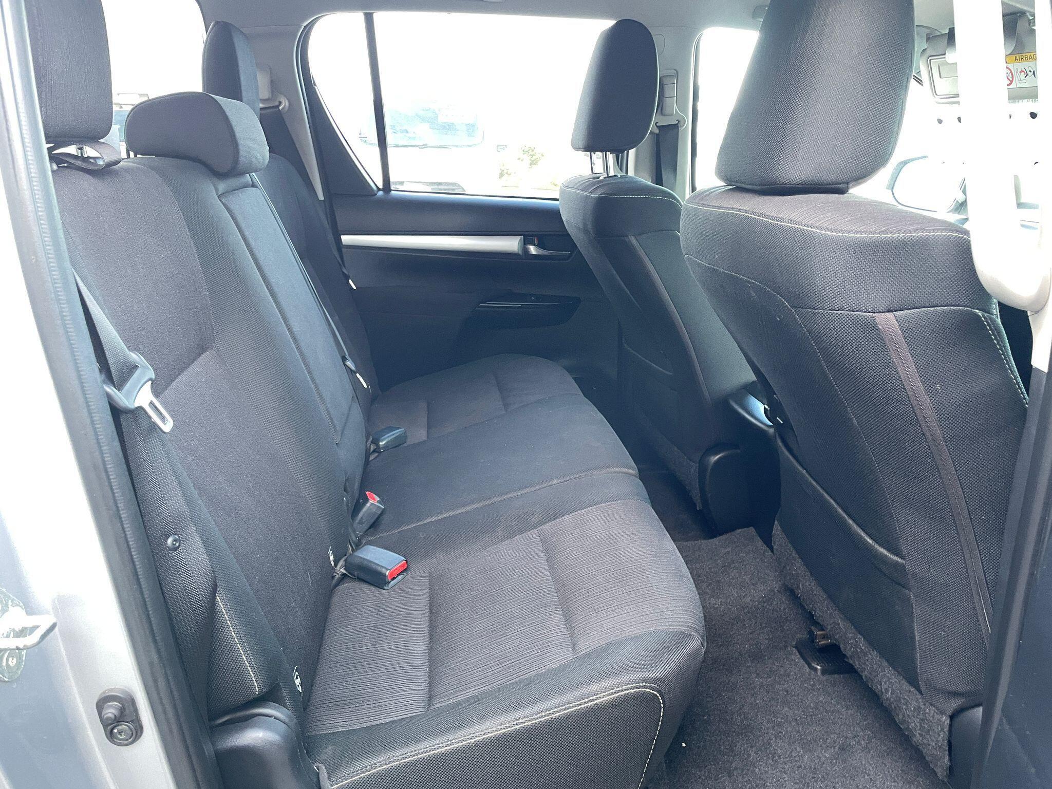 Toyota Hilux - image 12